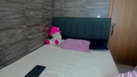 Mia online show from March 2026 03:31:01 AM