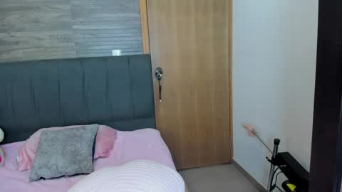 Mia online show from May 2026 07:48:02 AM