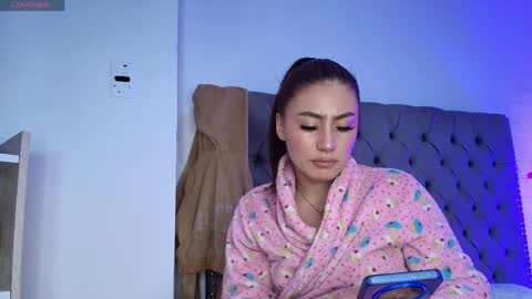 Miia Paris online show from April 2026 04:23:01 PM