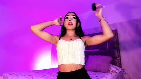 Snapshot of miia_sophia chatting on December 2025 01:44:01 AM online show from December 2025 01:44:01 AM