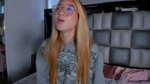 Mia online show from May 2026 02:03:01 PM
