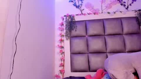 Mia online show from July 2026 07:23:02 AM