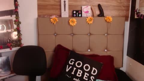 miia online show from December 2025 07:23:02 PM