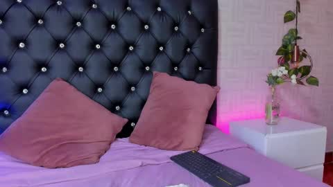 Mia online show from March 2025 03:13:02 PM