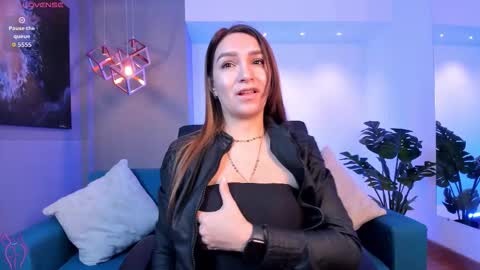 Miia 3 online show from November 2025 11:46:02 AM