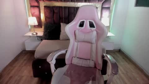 M I I A     online show from January 2025 09:36:02 PM