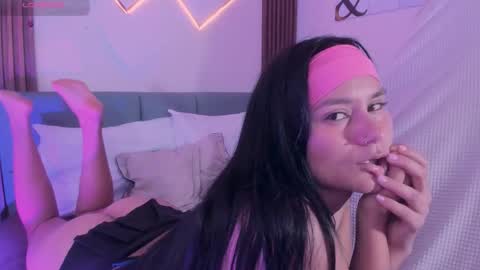 Mia  online show from March 2026 04:33:02 PM