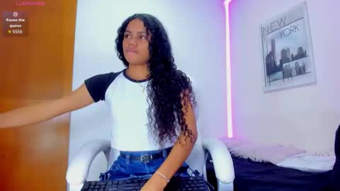 mia sofia online show from February 2026 06:58:02 PM