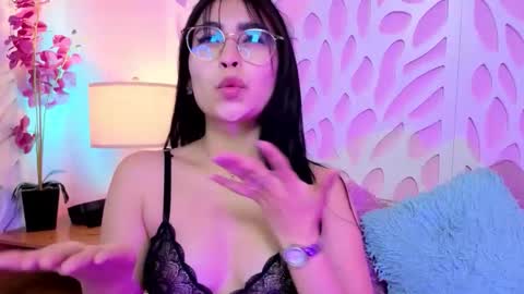 Mia online show from February 2026 11:31:01 AM