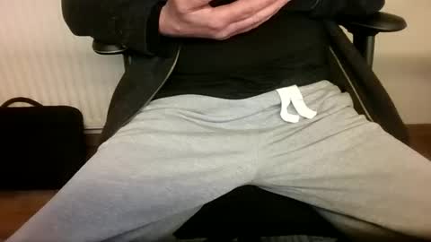 mik online show from October 2025 11:47:02 AM