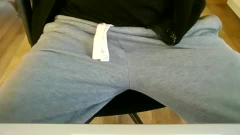 mik online show from November 2025 12:38:01 PM