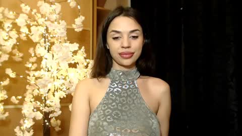 Snapshot of mika_gold7 chatting on December 2024 04:50:01 PM Mika online show from December 2024 04:50:01 PM