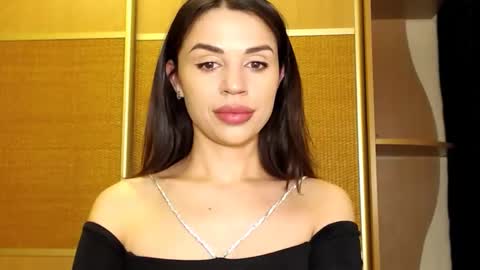 Snapshot of mika_gold7 chatting on February 2025 01:22:02 PM Mika online show from February 2025 01:22:02 PM