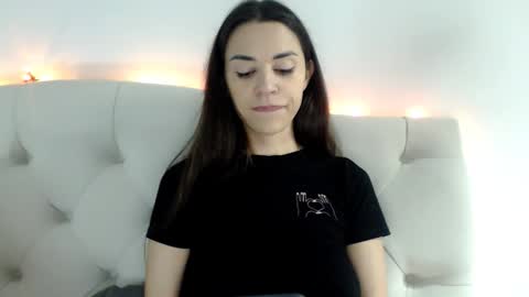 Mika online show from December 2025 07:40:02 PM