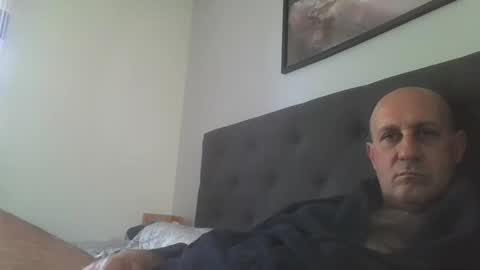 mikael_r52 online show from June 2026 11:01:02 AM