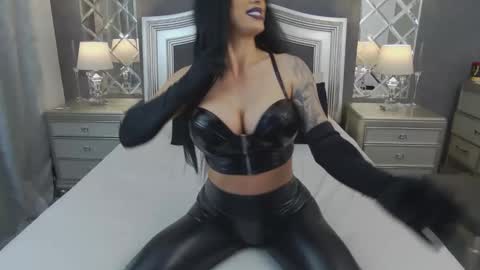 Snapshot of mikaelajensen chatting on March 2026 04:01:02 AM Mikaela online show from March 2026 04:01:02 AM