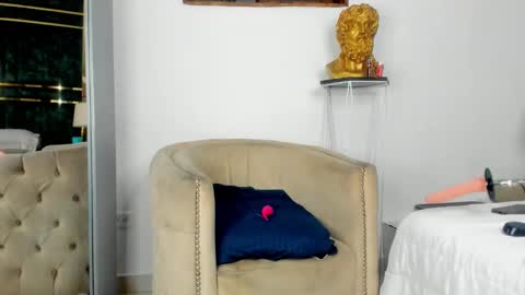 Mikaela blondie bigass online show from November 2025 01:22:01 PM