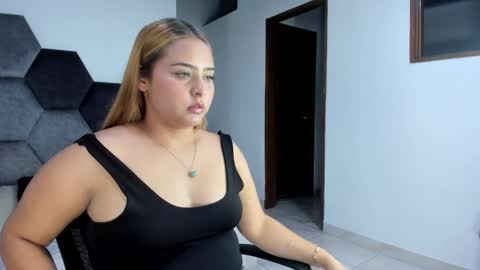Snapshot of mikaelastonne chatting on April 2026 06:54:02 PM Mikaela blondie bigass online show from April 2026 06:54:02 PM