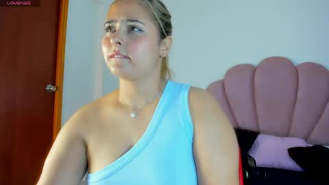 Snapshot of mikaelastonne chatting on April 2026 11:40:02 PM Mikaela blondie bigass online show from April 2026 11:40:02 PM