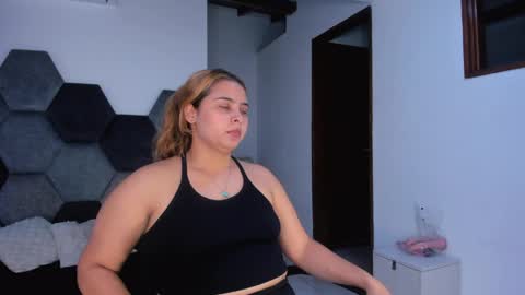 Snapshot of mikaelastonne chatting on April 2026 06:16:02 PM Mikaela blondie bigass online show from April 2026 06:16:02 PM