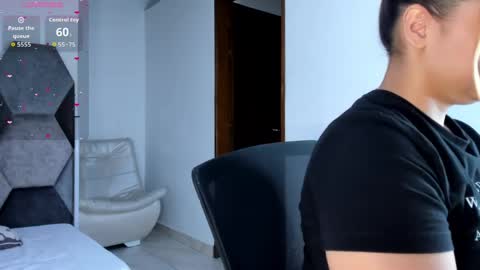 Snapshot of mikaelastonne chatting on May 2026 07:20:02 PM Mikaela blondie bigass online show from May 2026 07:20:02 PM