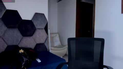 Snapshot of mikaelastonne chatting on May 2026 05:31:02 PM Mikaela blondie bigass online show from May 2026 05:31:02 PM