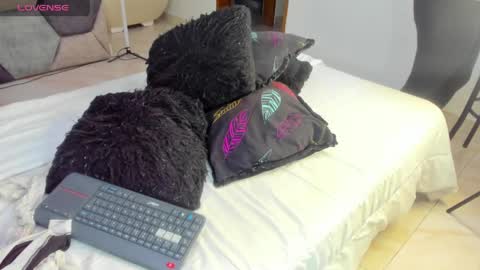 Snapshot of mikaelastonne chatting on May 2026 07:08:01 PM Mikaela blondie bigass online show from May 2026 07:08:01 PM