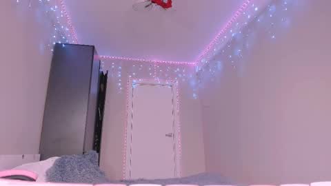 mikaella_nicole online show from April 2026 08:14:02 PM