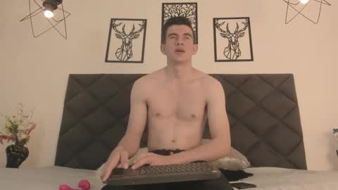 mikael online show from February 2025 04:28:02 AM