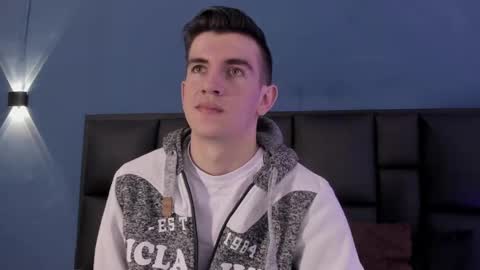 mikael online show from October 2025 03:37:02 AM