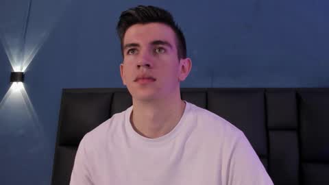 mikael online show from November 2025 10:12:01 PM