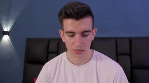 mikael online show from November 2025 04:57:02 AM