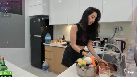 Snapshot of mikakimura chatting on February 2025 03:43:01 PM Miko now i live in Vietnam online show from February 2025 03:43:01 PM