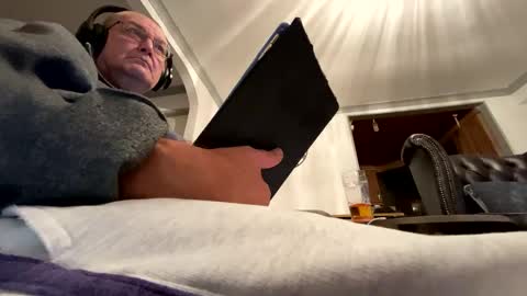 Snapshot of mike26051 chatting on December 2024 09:39:02 PM mike26051 online show from December 2024 09:39:02 PM