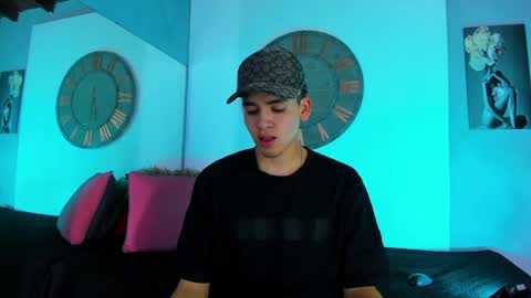 Mike 0233 online show from January 2025 03:32:02 AM