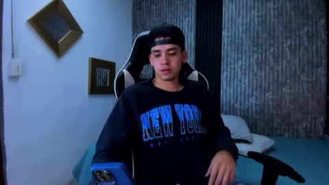 Mike 0233 online show from September 2025 03:43:01 AM