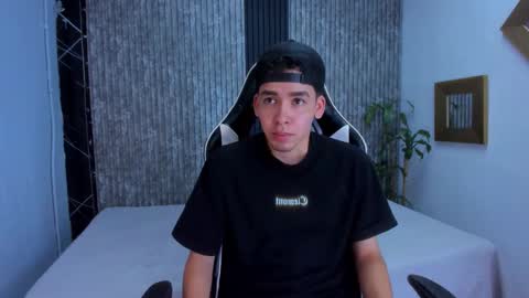 Mike 0233 online show from October 2025 04:53:02 AM