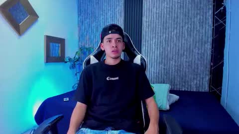 Mike 0233 online show from October 2025 04:16:01 AM