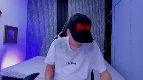 Mike 0233 online show from November 2025 06:02:01 AM