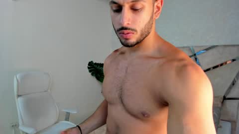 Snapshot of mike_belle chatting on December 2024 10:37:01 PM Mike Belle online show from December 2024 10:37:01 PM