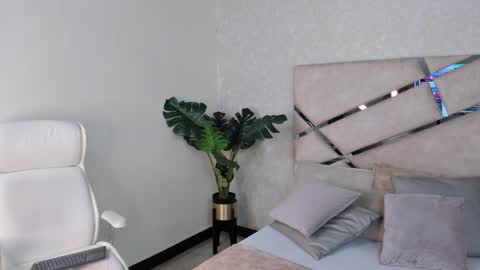 Snapshot of mike_belle chatting on December 2024 10:38:02 PM Mike Belle online show from December 2024 10:38:02 PM