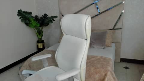 Snapshot of mike_belle chatting on December 2024 01:58:02 AM Mike Belle online show from December 2024 01:58:02 AM