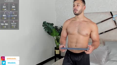 Snapshot of mike_belle chatting on December 2024 09:43:02 PM Mike Belle online show from December 2024 09:43:02 PM