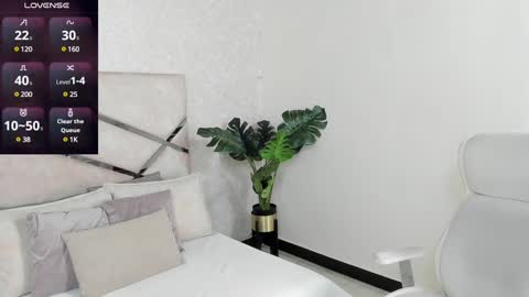 Snapshot of mike_belle chatting on January 2025 12:06:01 AM Mike Belle online show from January 2025 12:06:01 AM