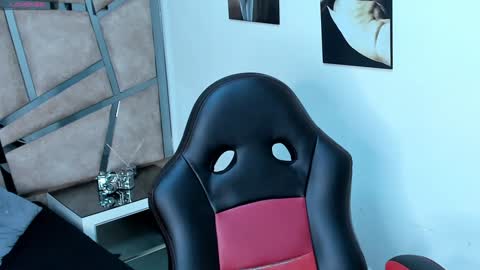 Snapshot of mike_belle chatting on January 2025 10:15:02 PM Mike Belle online show from January 2025 10:15:02 PM