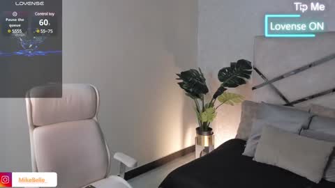 Snapshot of mike_belle chatting on February 2025 12:49:01 AM Mike Belle online show from February 2025 12:49:01 AM