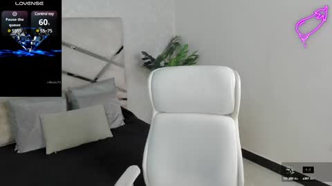 Snapshot of mike_belle chatting on February 2025 09:09:01 PM Mike Belle online show from February 2025 09:09:01 PM