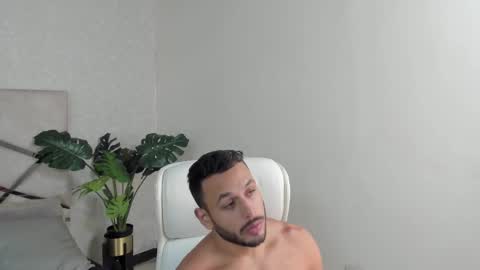 Snapshot of mike_belle chatting on February 2025 10:06:02 PM Mike Belle online show from February 2025 10:06:02 PM