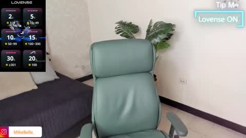 Snapshot of mike_belle chatting on September 2025 07:57:01 PM Mike Belle online show from September 2025 07:57:01 PM