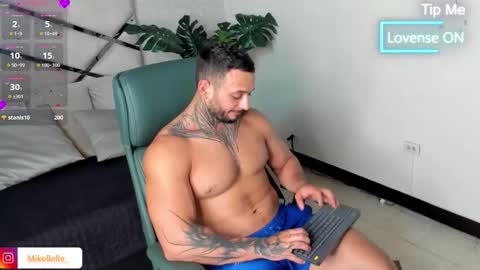 Snapshot of mike_belle chatting on October 2025 08:27:02 PM Mike Belle online show from October 2025 08:27:02 PM